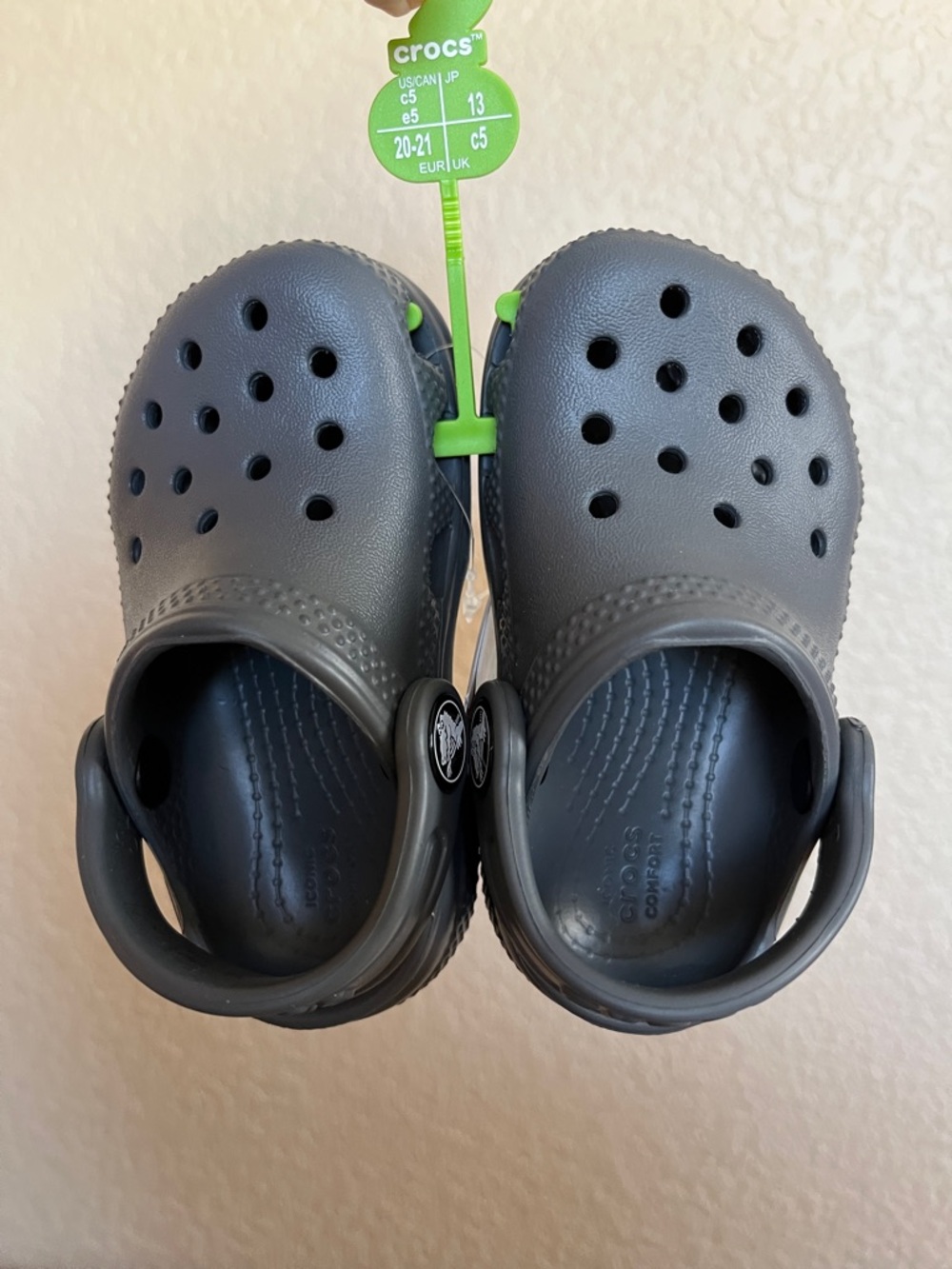 🆕 Crocs Kids' Classic Clogs in the color Slate Grey